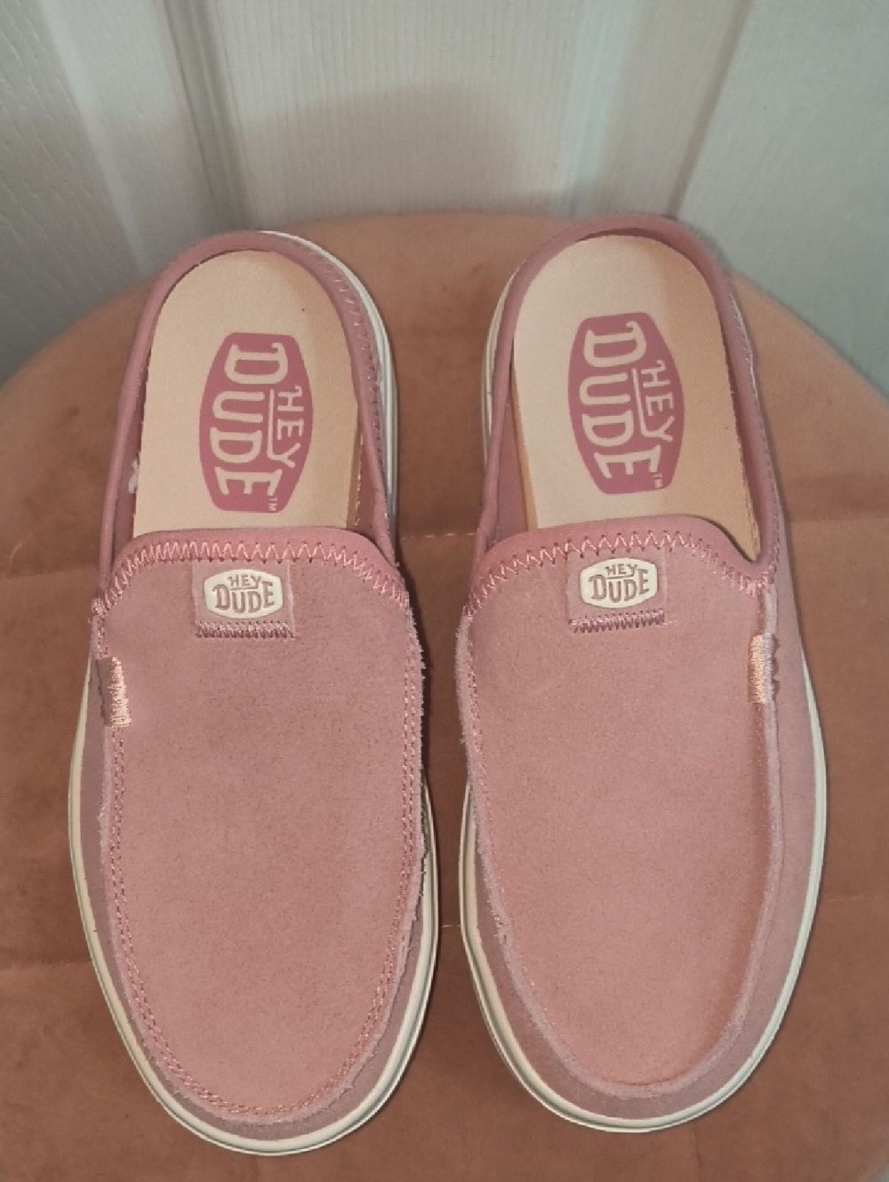 HeyDude Austin Lift Classic Rosette Pink Suede Slip-On Loafers Size 6 NWOB - Picture 3 of 8